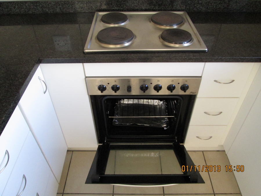 To Let 2 Bedroom Property for Rent in Burgundy Estate Western Cape